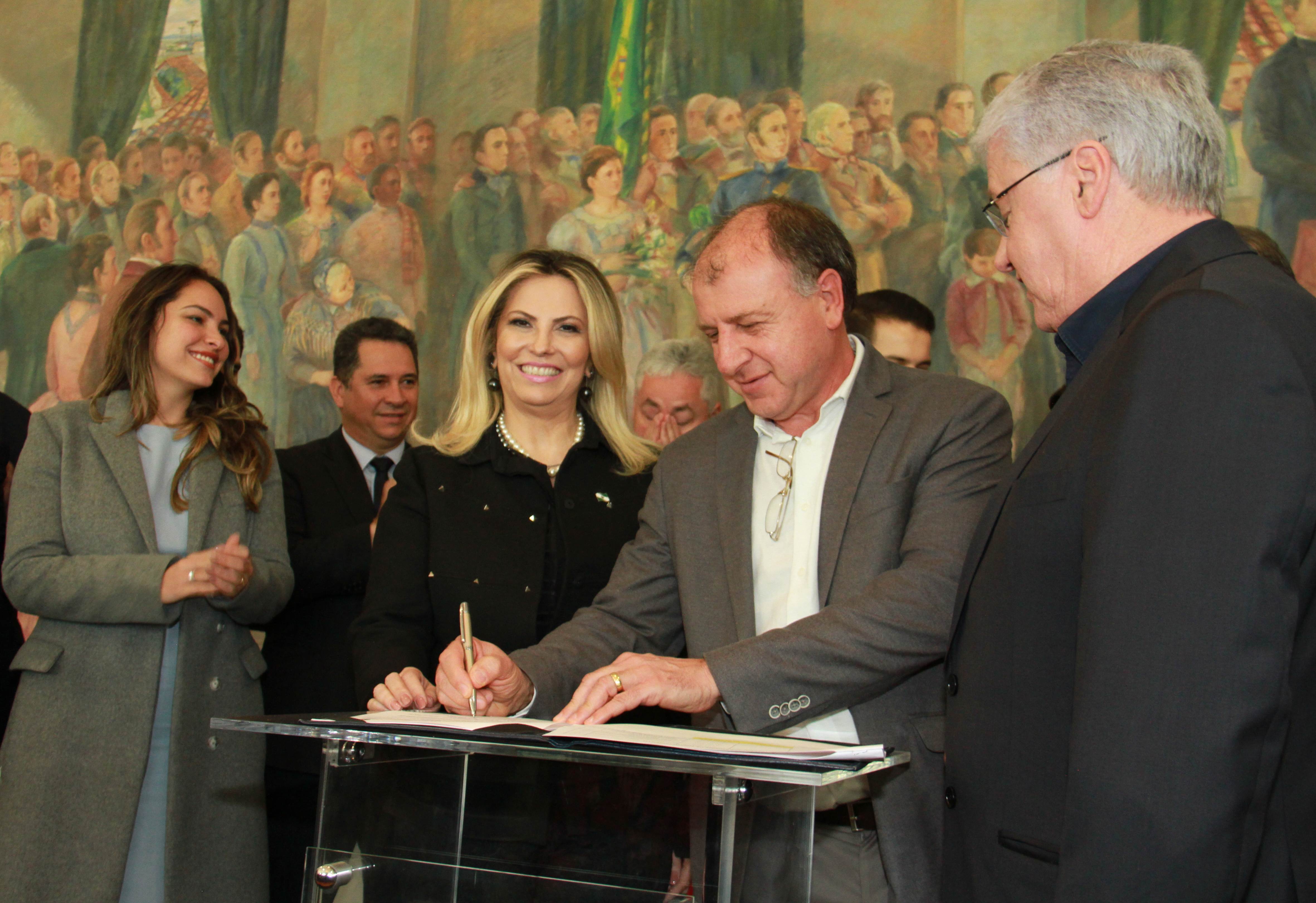 Estado confirma quase R$ 11 milhões para 37 municípios