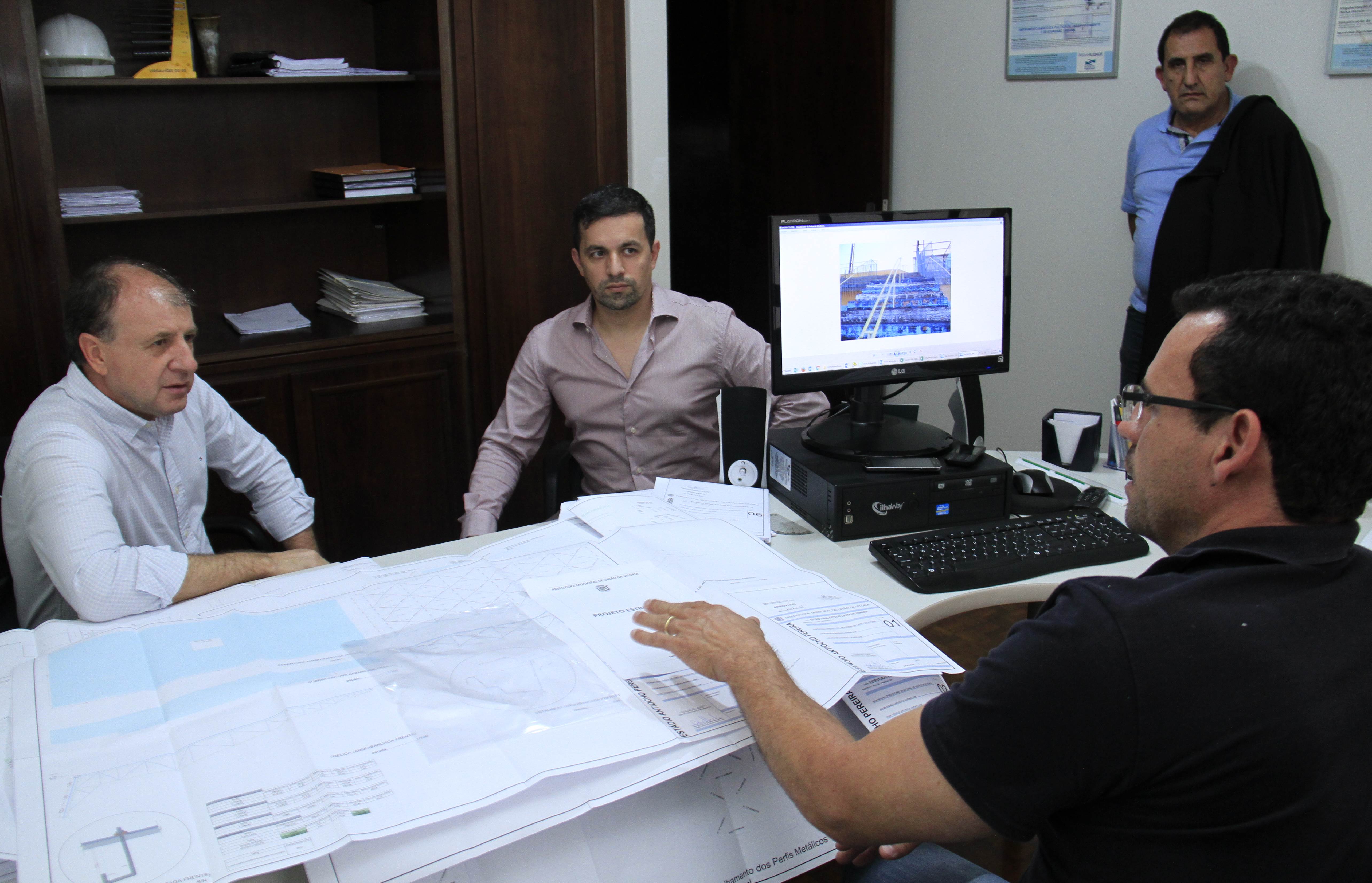 Ortega visita obras em Ponta Grossa