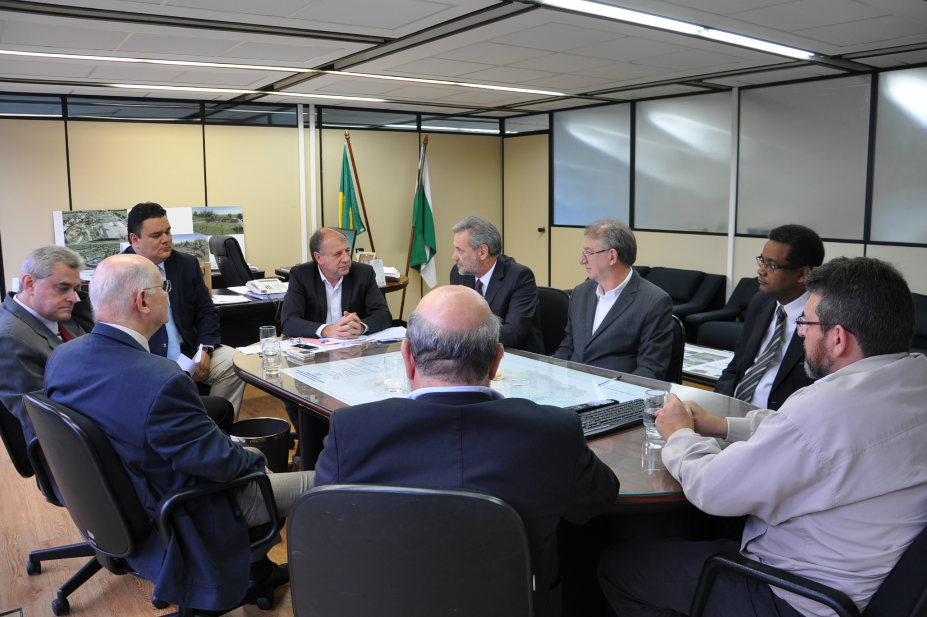 SEDU/Paranacidade e COMEC firmam protocolo de intenções com MP para permuta de sedes das instituições