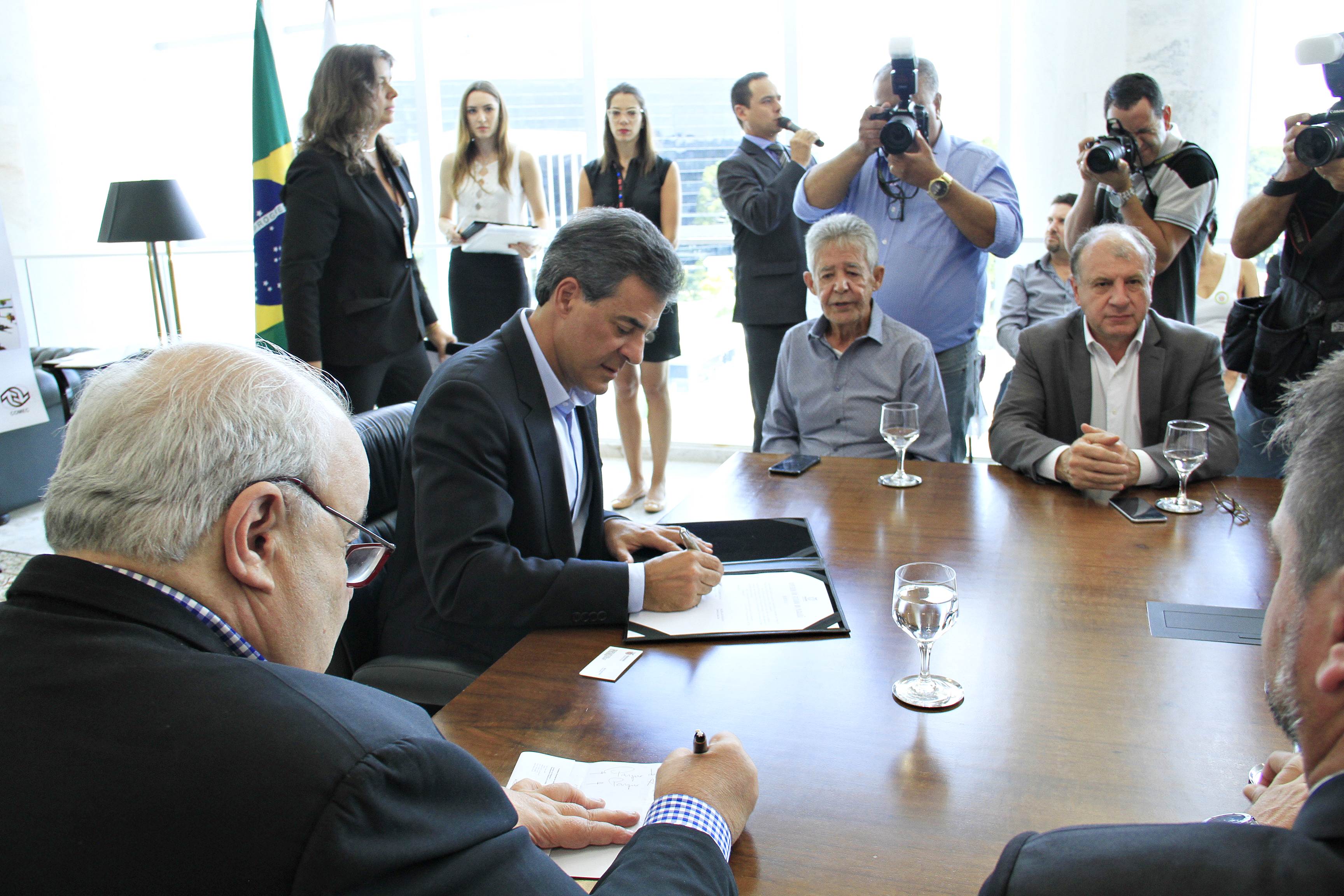 Richa cria Conselho de Transporte e autoriza ampliação e modernização em Terminais de Ônibus da RMC