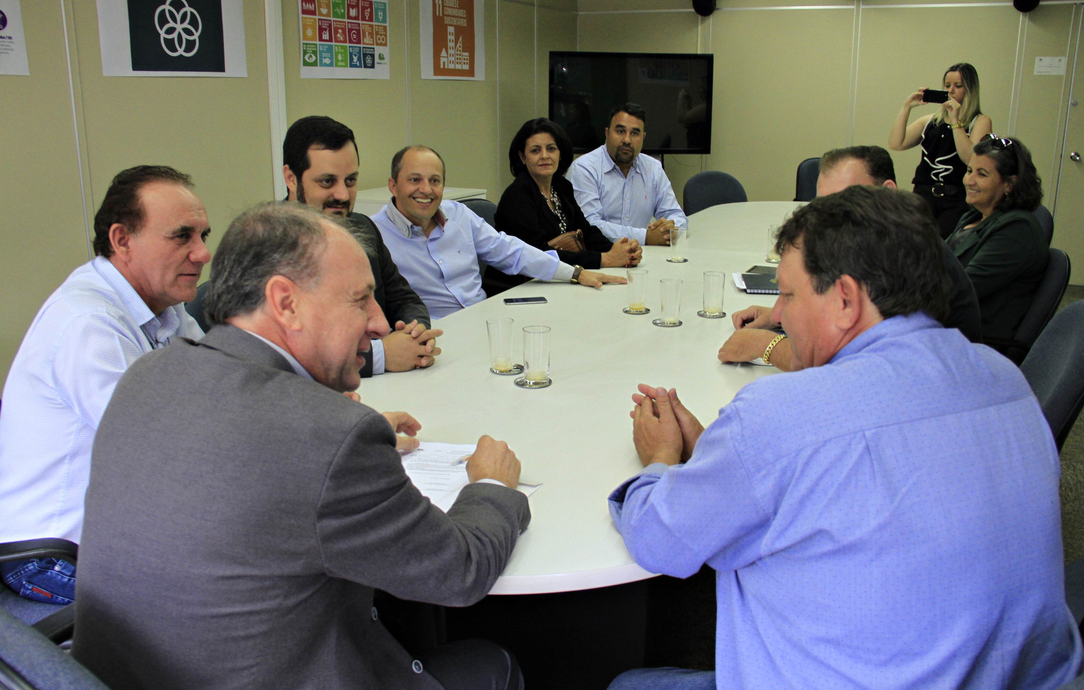 Ortega alerta prefeitos de que a direção da SEDU ainda está no mesmo endereço do Centro Cívico