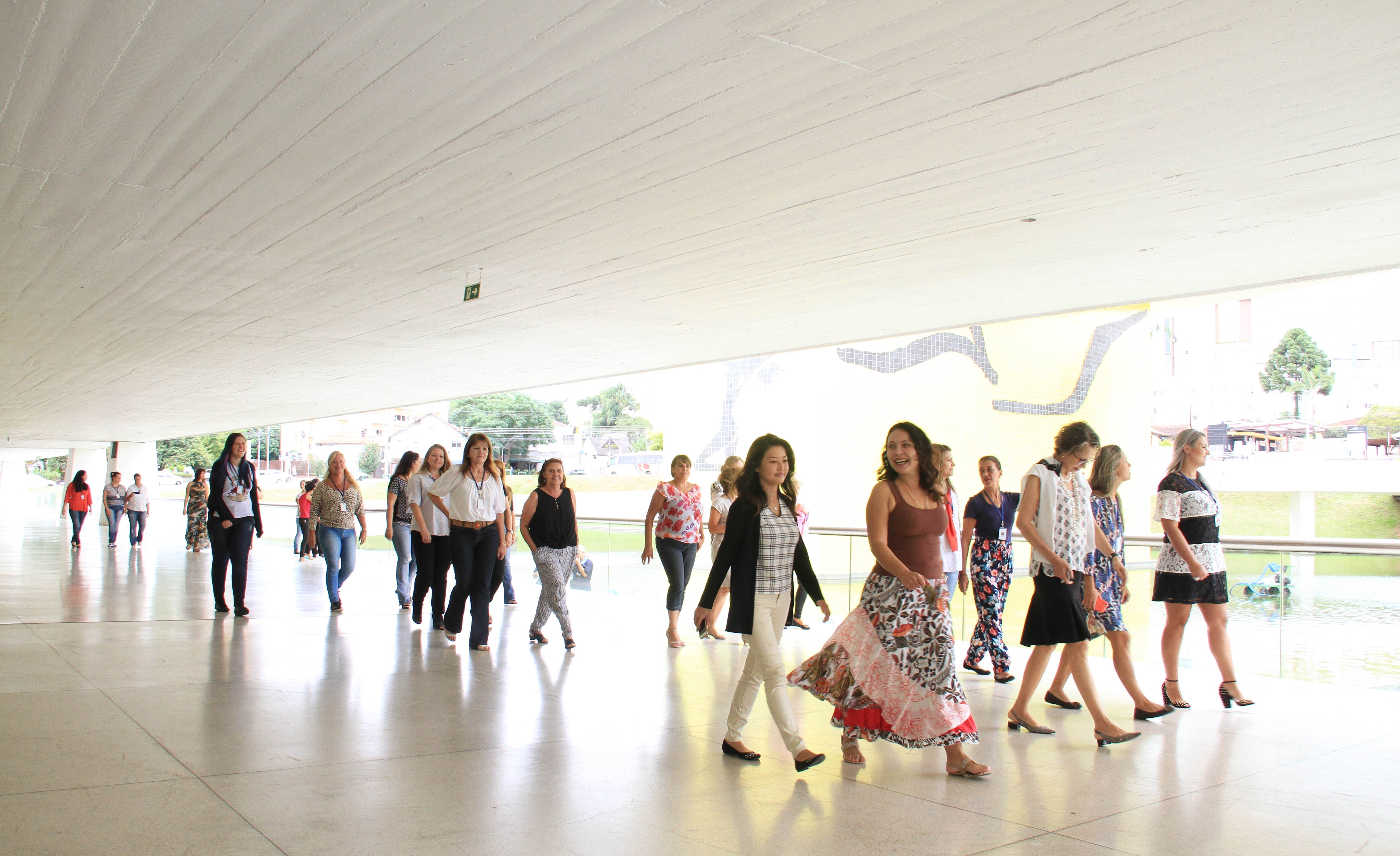 “Mulheres guerreiras e exemplares fazem parte do Governo do Paraná”, diz o secretário da SEDU