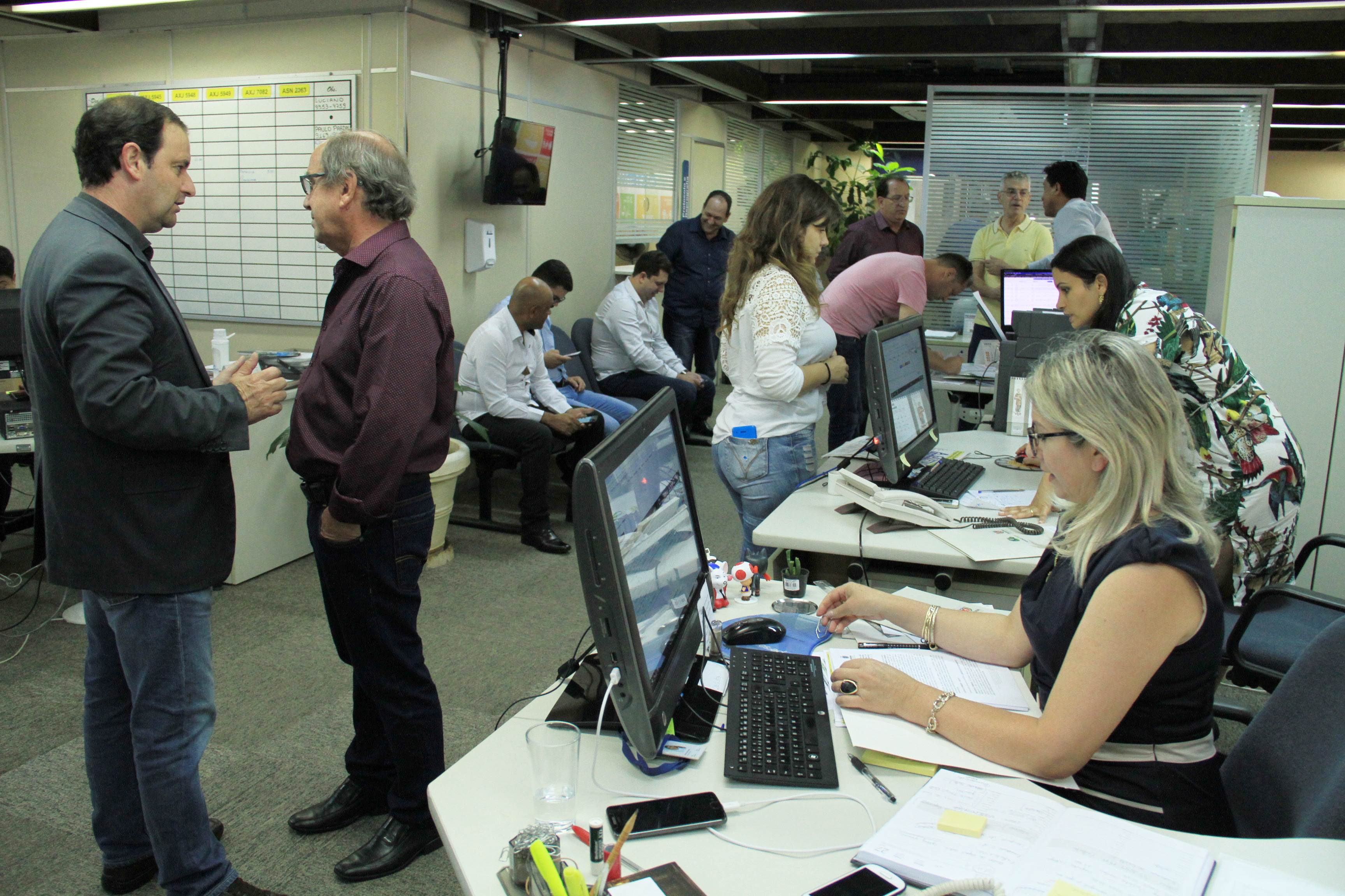 Prefeitos assinam documentos para receberem valores que atendem a demanda da população em seus municípios