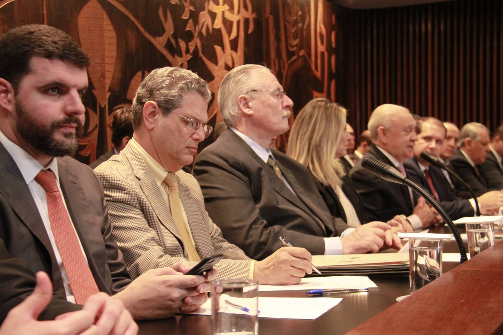 Prefeito de Coronel Vivida Frank Schiavini toma posse da presidência da AMP