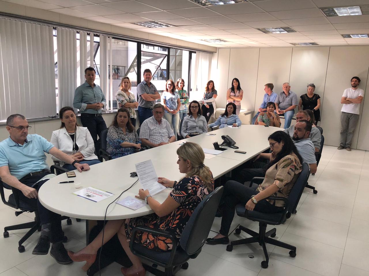 Escritórios Regionais do Paranacidade recebem orientação para a implantação do Programa Ilumina Paraná