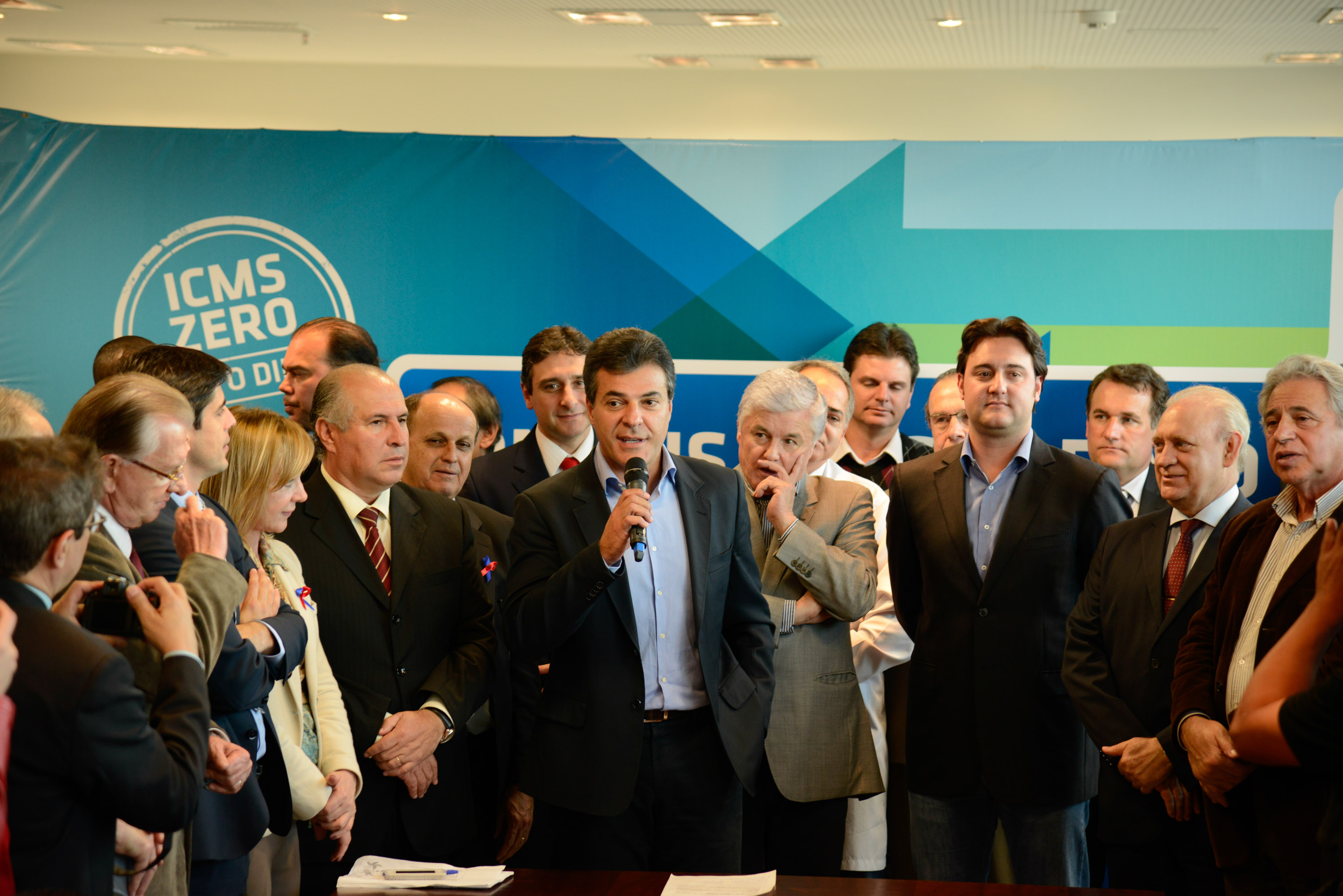 Richa anuncia redução de R$ 0,10 nas passagens de ônibus da RMC