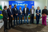 Ratinho Junior confirma R$ 372 milhões para 12 Municípios de sete Regiões do Paraná