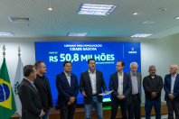 Ratinho Junior confirma R$ 372 milhões para 12 Municípios de sete Regiões do Paraná