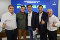 Governador libera R$ 350 milhões para obras e equipamentos em nove Cidades