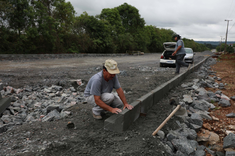 Governo do Paraná já investiu mais de R$ 1 bilhão no “Programa Asfalto Novo Vida Nova” em 225 Municípios