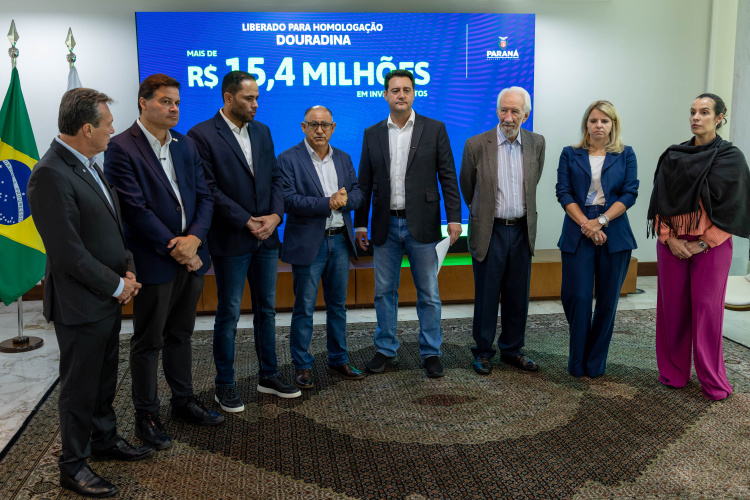 Ratinho Junior confirma R$ 372 milhões para 12 Municípios de sete Regiões do Paraná
