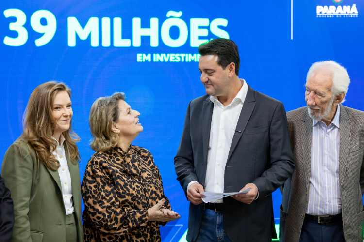 Ratinho Junior confirma R$ 372 milhões para 12 Municípios de sete Regiões do Paraná