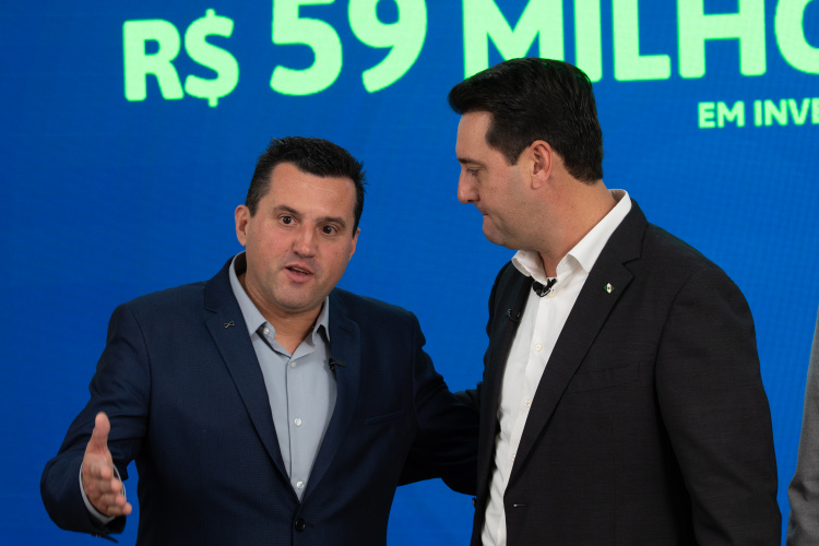 Ratinho Junior libera R$ 442 milhões para obras em 10 Municípios do Paraná