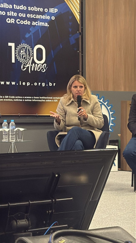 Em palestra no IEP, Camila Mileke Scucato recomenda Caminhos para Superar Desafios em Infraestrutura Urbana e Obras Públicas