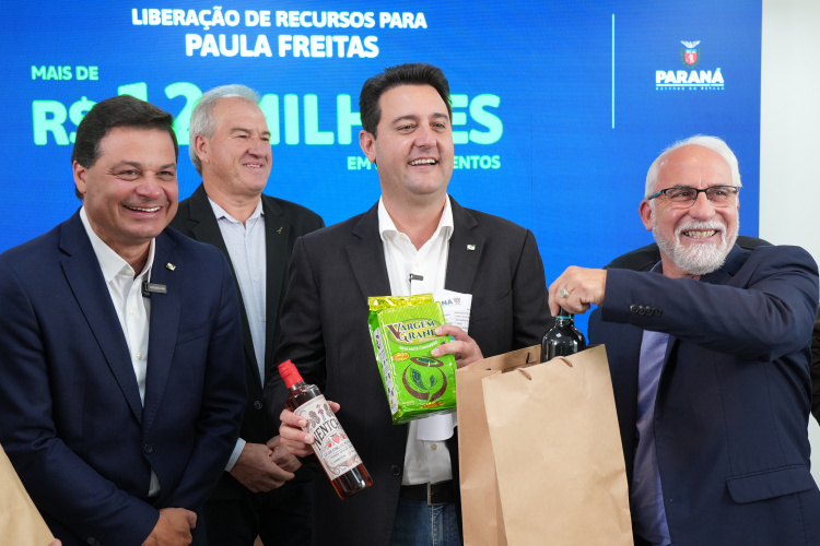Ratinho Junior confirma mais de R$ 453 milhões para obras em 11 Municípios