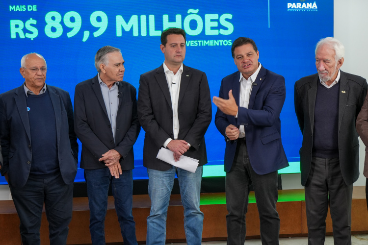 Ratinho Junior confirma mais de R$ 453 milhões para obras em 11 Municípios