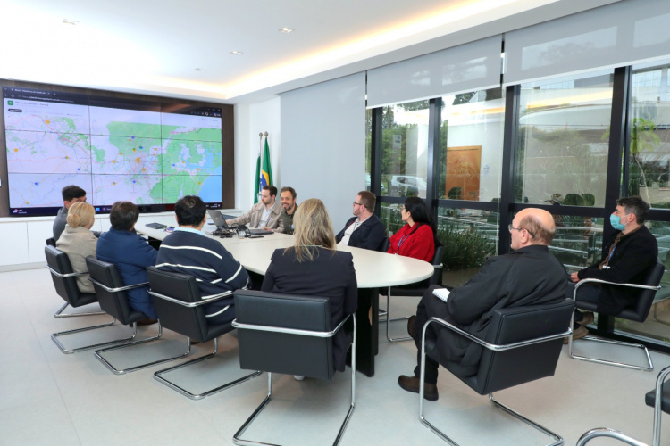 Representantes do Consórcio Inova Paraná, mostram Sistema de Gestão e Planejamento da Fábrica de Ideias em Curitiba