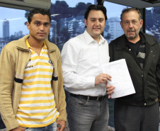 Ratinho Junior atende demandas dos municípios, uma delas de mais de uma década  