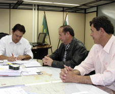 Governo do Paraná autoriza pela SEDU licitação de quase R$ 1,5 milhão a cinco regiões.