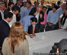 “Volume e velocidade é o ritmo deste governo”, diz Ratinho Junior na destinação de mais R$ 4 milhões aos municípios do Paraná.