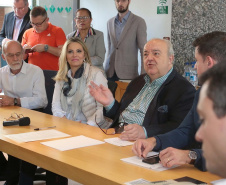 A governadora Cida Borghetti se reuniu na tarde desta quinta-feira (26) com o prefeito de Curitiba, Rafael Greca. No encontrou, que aconteceu no Instituto de Pesquisa e Planejamento Urbano de Curitiba (Ippuc), eles discutiram projetos de infraestrutura e mobilidade para a Região Metropolitana da capital. Curitiba,26/04/2018 Foto:Jaelson Lucas / ANPr