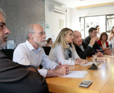 A governadora Cida Borghetti se reuniu na tarde desta quinta-feira (26) com o prefeito de Curitiba, Rafael Greca. No encontrou, que aconteceu no Instituto de Pesquisa e Planejamento Urbano de Curitiba (Ippuc), eles discutiram projetos de infraestrutura e mobilidade para a Região Metropolitana da capital. Curitiba,26/04/2018 Foto:Jaelson Lucas / ANPr