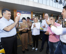 Governadora Cida Borghetti, em Apucarana, durante encontro com prefeitos da região do Vale do Ivaí e do centro do Paraná, realizado nesta sexta-feira (27), assinou novos convênios para repasse de recursos e autorizou licitações de equipamentos e obras urbanas para 11 municípios