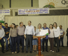 A governadora Cida Borghetti, participa da festa do Trabalhador em Quinta do Sol. Na oportunidade Cida assinou convênios, entregou viatura policial, caminhão de coleta de lixo, retroescavadeira e visitou a Unidade de Saúde da Família. Acompanharam a governadora, prefeito de Quinta do Sol, João Claudio Romero, deputados, Ricardo Barros e Maria Victória. Quinta do Sol, 27-04-18.Foto: Arnaldo Alves / ANPr.