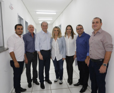 A governadora Cida Borghetti, participa da festa do Trabalhador em Quinta do Sol. Na oportunidade Cida assinou convênios, entregou viatura policial, caminhão de coleta de lixo, retroescavadeira e visitou a Unidade de Saúde da Família. Acompanharam a governadora, prefeito de Quinta do Sol, João Claudio Romero, deputados, Ricardo Barros e Maria Victória. Quinta do Sol, 27-04-18.Foto: Arnaldo Alves / ANPr.
