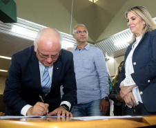 A governadora Cida Borghetti autorizou nesta terça-feira (08) convênios com Araucária, Contenda e Balsa Nova. Os valores somam $32 milhões de recursos a fundo perdido. Curitiba,08/05/2018 Foto:Jaelson Lucas / ANPr