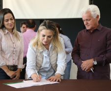 Governadora Cida Borghetti, em Maringá neste sábado (12), autoriza licitações para investimentos em municípios do Noroeste e Norte do Paraná, para obras de infraestrutura urbana e compra veículos e equipamentos. Maringá, 12/05/2018.Foto: José Fernando Ogura/ANPr