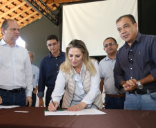 Governadora Cida Borghetti, em Maringá neste sábado (12), autoriza licitações para investimentos em municípios do Noroeste e Norte do Paraná, para obras de infraestrutura urbana e compra veículos e equipamentos. Maringá, 12/05/2018.Foto: José Fernando Ogura/ANPr