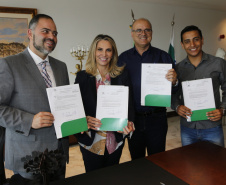 A governadora Cida Borghetti autorizou nesta terça-feira (15) a liberação de recursos que somam mais de R$ 2,6 milhões para os municípios de Prudentópolis, Ubiratã e Marumbi, que serão utilizados para pavimentação, construção de quadra esportiva, compra de veículos e projetos de meio ambiente.  Na foto, o prefeito de Marumbi, Adhemar Rejani. -    Curitiba, 15/05/2018   Foto: Jonas Oliveira/Governadoria