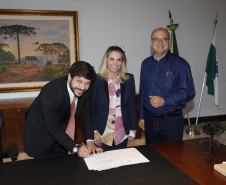 A governadora Cida Borghetti autorizou nesta terça-feira (15) a liberação de recursos que somam mais de R$ 2,6 milhões para os municípios de Prudentópolis, Ubiratã e Marumbi, que serão utilizados para pavimentação, construção de quadra esportiva, compra de veículos e projetos de meio ambiente.  Na foto, o prefeito de Marumbi, Adhemar Rejani. -    Curitiba, 15/05/2018   Foto: Jonas Oliveira/Governadoria