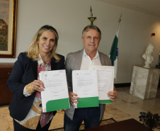 A governadora Cida Borghetti autorizou nesta terça-feira (15) a liberação de recursos que somam mais de R$ 2,6 milhões para os municípios de Prudentópolis, Ubiratã e Marumbi, que serão utilizados para pavimentação, construção de quadra esportiva, compra de veículos e projetos de meio ambiente. Na foto, o prefeito de Prudentópolis, Adelmo Luiz Klosowski.     Curitiba, 15/05/2018   Foto: Jonas Oliveira/Governadoria