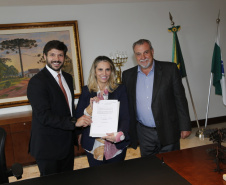 A governadora Cida Borghetti autorizou nesta terça-feira (15) a liberação de recursos que somam mais de R$ 2,6 milhões para os municípios de Prudentópolis, Ubiratã e Marumbi, que serão utilizados para pavimentação, construção de quadra esportiva, compra de veículos e projetos de meio ambiente. Na foto, o prefeito de Ubiratã, Haroldo Fernandes Duarte.    Curitiba, 15/05/2018   Foto: Jonas Oliveira/Governadoria