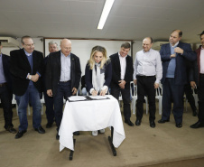 A governadora Cida Borghetti esteve em Umuarama, região noroeste do Paraná, onde assinou convênios para aquisição de veículos para atividades técnicas da secretaria municipal de Agricultura, com a secretaria de Desenvolvimento Urbano/Paraná Cidades, lançou o Diagnóstico Sócio-Econômico do Programa municipal para atração de investimentos no município de Umuarama e empossou a chefe do Ciretran, Silvia Cristina Vendrame e Marcelo Alvarenga Panizzi, como diretor-geral do Detran/Pr