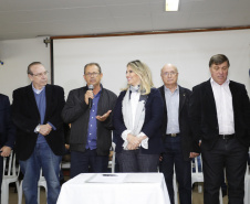 A governadora Cida Borghetti esteve em Umuarama, região noroeste do Paraná, onde assinou convênios para aquisição de veículos para atividades técnicas da secretaria municipal de Agricultura, com a secretaria de Desenvolvimento Urbano/Paraná Cidades, lançou o Diagnóstico Sócio-Econômico do Programa municipal para atração de investimentos no município de Umuarama e empossou a chefe do Ciretran, Silvia Cristina Vendrame e Marcelo Alvarenga Panizzi, como diretor-geral do Detran/Pr