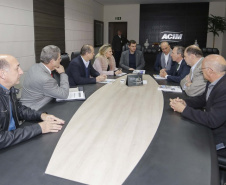 A governadora Cida Borghetti participou nesta sexta-feira (15), em Maringá, do Fórum Empresarial Metrópole Norte, e ressaltou a importância da organização das regiões para o crescimento ordenado do Estado. Participaram: diretor para o Brasil do Banco Mundial, Martin Raiser, presidente da ACIM, Michel Felippe Soares; secretário de Saúde, Antônio Carlos Nardi; o deputado, Evandro Junior, entre outros.Maringá, 15-06-18.Foto: Arnaldo Alves / ANPr.