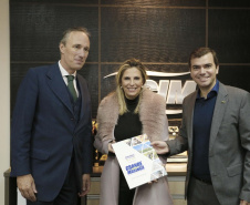 A governadora Cida Borghetti participou nesta sexta-feira (15), em Maringá, do Fórum Empresarial Metrópole Norte, e ressaltou a importância da organização das regiões para o crescimento ordenado do Estado. Participaram: diretor para o Brasil do Banco Mundial, Martin Raiser, presidente da ACIM, Michel Felippe Soares; secretário de Saúde, Antônio Carlos Nardi; o deputado, Evandro Junior, entre outros.Maringá, 15-06-18.Foto: Arnaldo Alves / ANPr.