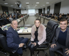A governadora Cida Borghetti participou nesta sexta-feira (15), em Maringá, do Fórum Empresarial Metrópole Norte, e ressaltou a importância da organização das regiões para o crescimento ordenado do Estado. Participaram: diretor para o Brasil do Banco Mundial, Martin Raiser, presidente da ACIM, Michel Felippe Soares; secretário de Saúde, Antônio Carlos Nardi; o deputado, Evandro Junior, entre outros.Maringá, 15-06-18.Foto: Arnaldo Alves / ANPr.