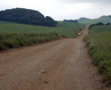 Pavimentação ? Pavimentação de rodovia ? trecho de rodovia da PR 239 que será pavimentado pelo Governo do Estado e que liga Pitanga a Mato Rico ? Foto Jorge Woll ? SEIL/DER