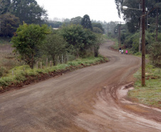 Pavimentação ? Pavimentação de rodovia ? trecho de rodovia da PR 239 que será pavimentado pelo Governo do Estado e que liga Pitanga a Mato Rico ? Foto Jorge Woll ? SEIL/DER