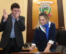 A governadora Cida Borghetti esteve nesta quinta-feira (21) em Quatro Barras, na Região Metropolitana de Curitiba, para autorizar a licitação para recape asfáltico no bairro Borda do Campo. Também foram entregues duas retroescavadeiras adquiridas pelo município com financiamento do Estado, no valor de R$ 357 mil, além de um veículo adaptado para o transporte de pacientes.Quatro Barras, 21/06/2018.   Foto: Jaelson Lucas/ANPr