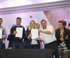 A governadora Cida Borghetti esteve em Ponta Grossa, nos Campos Gerais, onde firmou convênios para investimentos nos municípios da região