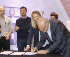 A governadora Cida Borghetti esteve em Ponta Grossa, nos Campos Gerais, onde firmou convênios para investimentos nos municípios da região