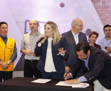 A governadora Cida Borghetti esteve em Ponta Grossa, nos Campos Gerais, onde firmou convênios para investimentos nos municípios da região