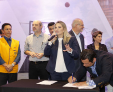 A governadora Cida Borghetti esteve em Ponta Grossa, nos Campos Gerais, onde firmou convênios para investimentos nos municípios da região