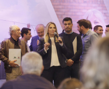 A governadora Cida Borghetti esteve em Ponta Grossa, nos Campos Gerais, onde firmou convênios para investimentos nos municípios da região