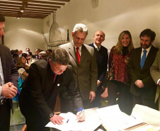 O Governo do Paraná, por meio do Paranacidade, firmou na quarta-feira (7), em Madri (Espanha), acordo com o Programa de Cidades do Pacto Global da Organização das Nações Unidas (UN Global Compact Cities Programme - Onu) para a implementação do projeto City Partnership Challenge no Estado (parceria de desafios entre cidades). - Foto: Divulgação SEDU